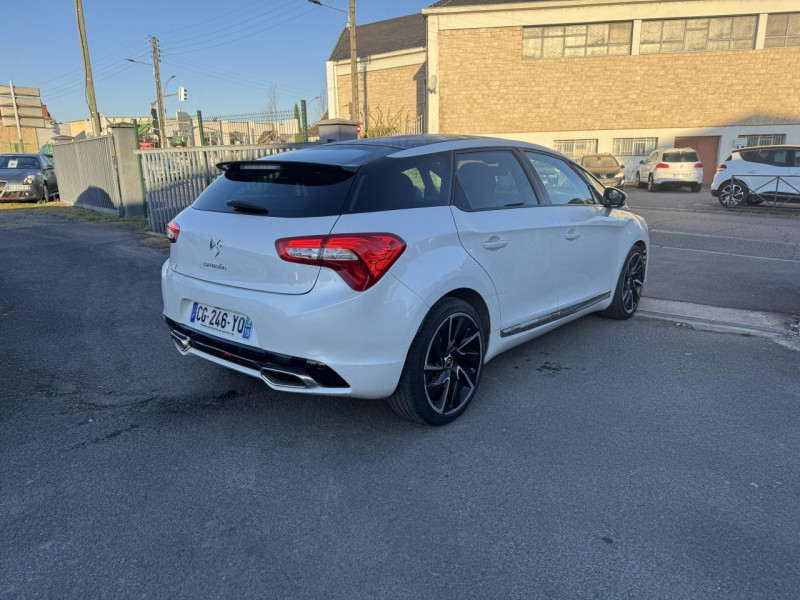 Photo 5 de l'offre de DS DS 5 2.0 HDI FAP - 160 SPORT CHIC GPS   CLIM   TOIT PANORAMIQUE à 7990€ chez Triplo auto
