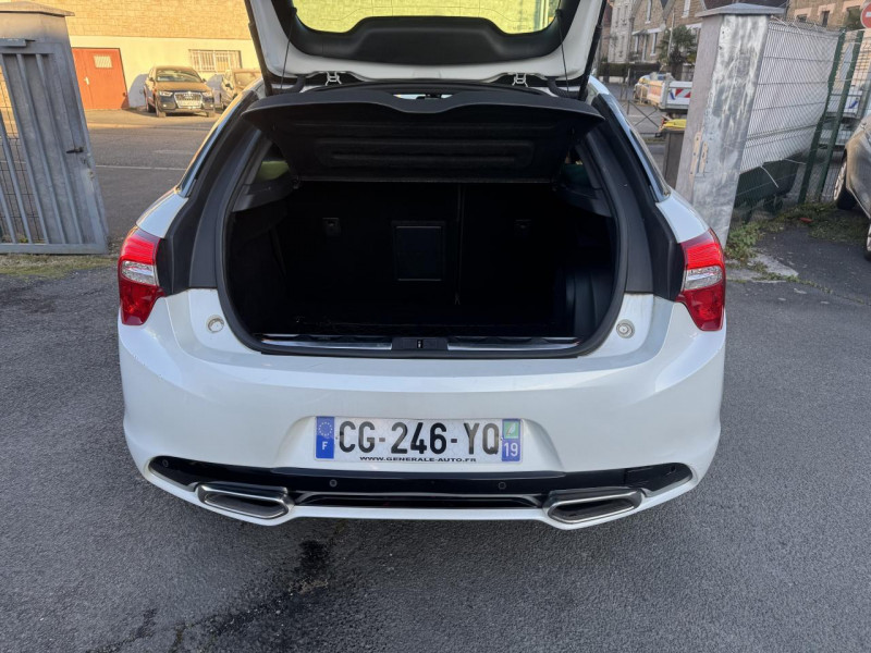 Photo 9 de l'offre de DS DS 5 2.0 HDI FAP - 160 SPORT CHIC GPS   CLIM   TOIT PANORAMIQUE à 7990€ chez Triplo auto