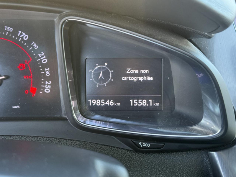 Photo 35 de l'offre de DS DS 5 2.0 HDI FAP - 160 SPORT CHIC GPS   CLIM   TOIT PANORAMIQUE à 7990€ chez Triplo auto