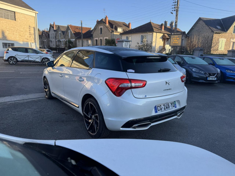 Photo 3 de l'offre de DS DS 5 2.0 HDI FAP - 160 SPORT CHIC GPS   CLIM   TOIT PANORAMIQUE à 7990€ chez Triplo auto