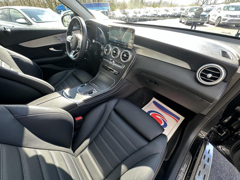 Photo 16 de l'offre de MERCEDES-BENZ GLC 300 E   HYBRID EQ POWER - BVA 9G-TRONIC  - AMG LINE 4-MATIC - GPS   TOIT OUVRANT   CAMERA AR   V à 40990€ chez Triplo auto