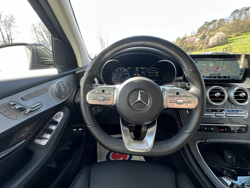 Photo 21 de l'offre de MERCEDES-BENZ GLC 300 E   HYBRID EQ POWER - BVA 9G-TRONIC  - AMG LINE 4-MATIC - GPS   TOIT OUVRANT   CAMERA AR   V à 40990€ chez Triplo auto