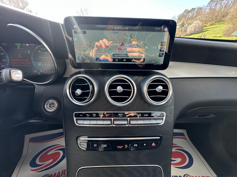 Photo 19 de l'offre de MERCEDES-BENZ GLC 300 E   HYBRID EQ POWER - BVA 9G-TRONIC  - AMG LINE 4-MATIC - GPS   TOIT OUVRANT   CAMERA AR   V à 40990€ chez Triplo auto