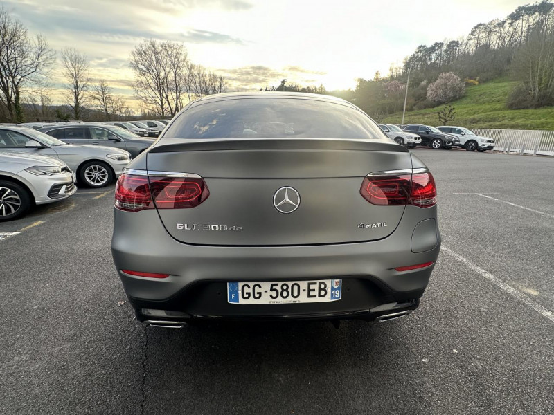 Photo 6 de l'offre de MERCEDES-BENZ GLC COUPé 300 DE   HYBRID EQ POWER - BVA 9G-TRONIC AMG LINE 4-MATIC TVA RECUPERABLE   GPS   T à 49990€ chez Triplo auto