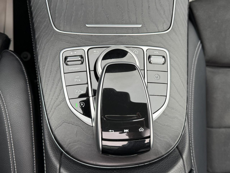 Photo 23 de l'offre de MERCEDES-BENZ CLASSE E E 220 D - BVA AMG LINE GPS   CAMERA AR   TOIT OUVRANT  à 34990€ chez Triplo auto
