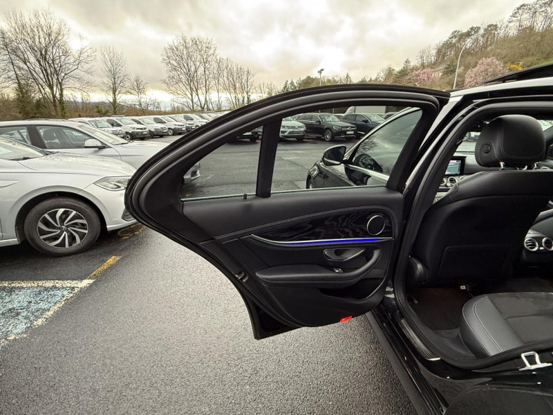 Photo 30 de l'offre de MERCEDES-BENZ CLASSE E E 220 D - BVA AMG LINE GPS   CAMERA AR   TOIT OUVRANT  à 34990€ chez Triplo auto