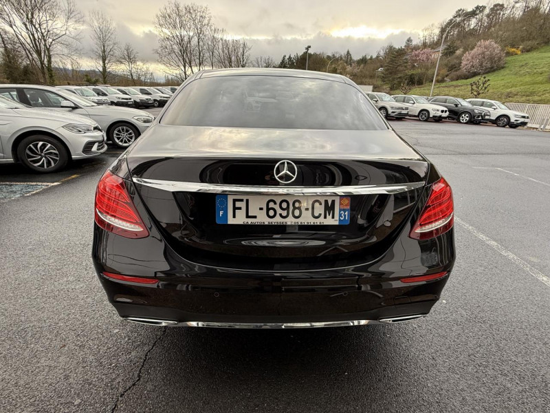 Photo 6 de l'offre de MERCEDES-BENZ CLASSE E E 220 D - BVA AMG LINE GPS   CAMERA AR   TOIT OUVRANT  à 34990€ chez Triplo auto