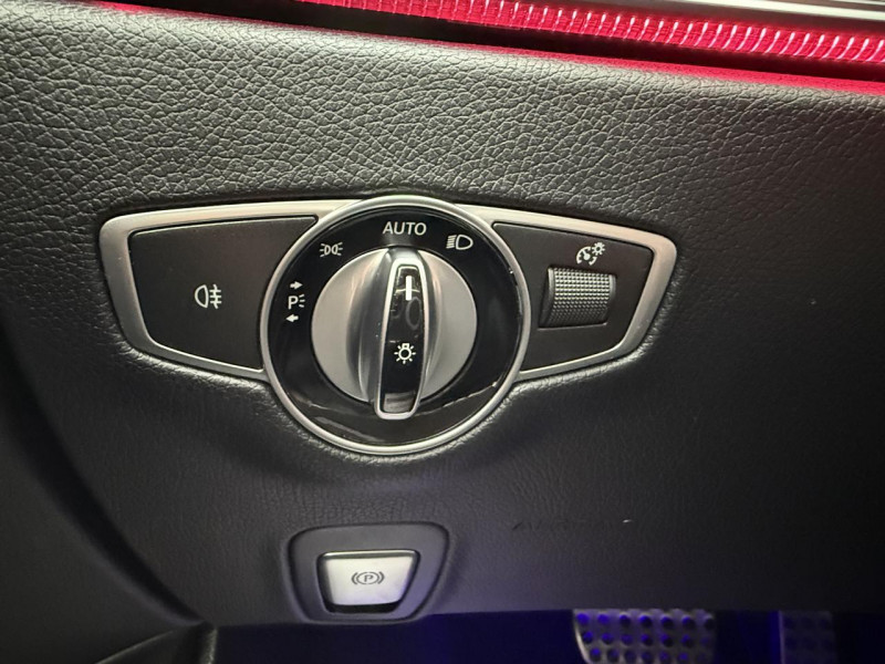 Photo 26 de l'offre de MERCEDES-BENZ CLASSE E E 220 D - BVA AMG LINE GPS   CAMERA AR   TOIT OUVRANT  à 34990€ chez Triplo auto