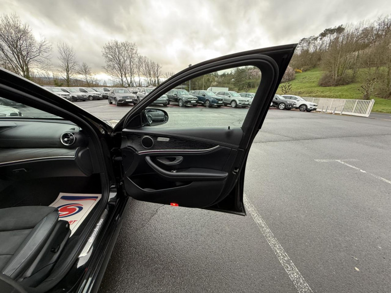 Photo 33 de l'offre de MERCEDES-BENZ CLASSE E E 220 D - BVA AMG LINE GPS   CAMERA AR   TOIT OUVRANT  à 34990€ chez Triplo auto