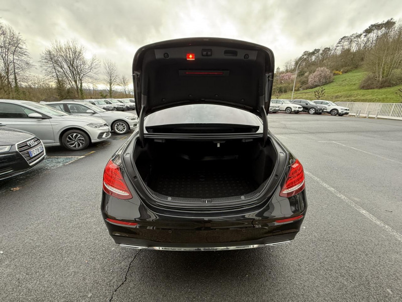 Photo 31 de l'offre de MERCEDES-BENZ CLASSE E E 220 D - BVA AMG LINE GPS   CAMERA AR   TOIT OUVRANT  à 34990€ chez Triplo auto