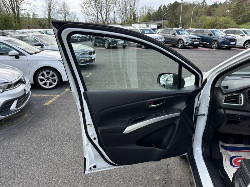 Photo 30 de l'offre de SUZUKI SX4 S-CROSS S-CROSS 1.4 BOOSTERJET   HYBRID SHVS ALLGRIP PRIVILèGE CARPLAY   CAMERA AR  à 19990€ chez Triplo auto
