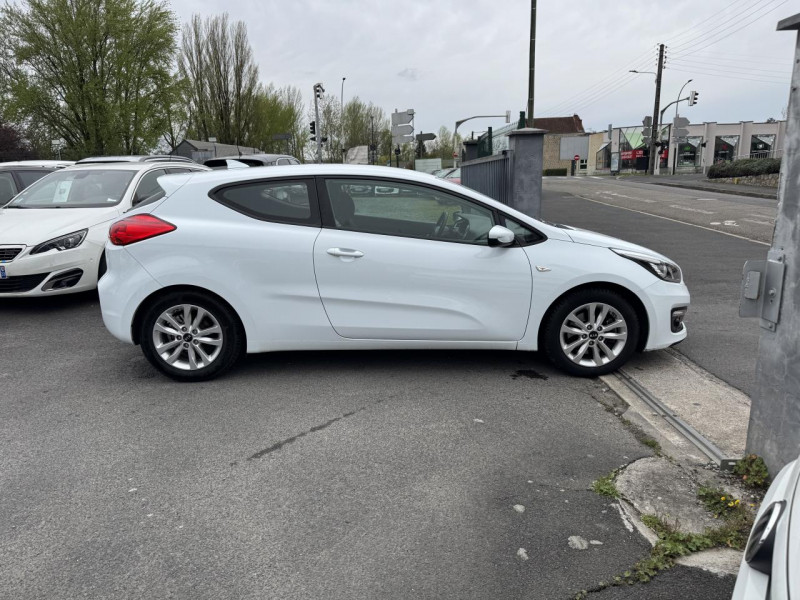 Photo 6 de l'offre de KIA CEE D PRO CEED 1.6 CRDI - 136 S&S GPS   CAMERA AR à 9490€ chez Triplo auto