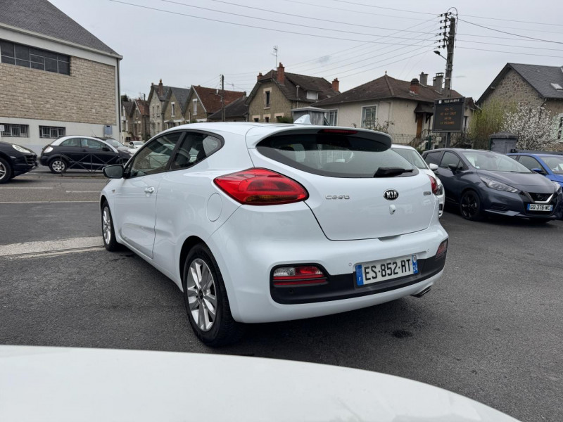 Photo 3 de l'offre de KIA CEE D PRO CEED 1.6 CRDI - 136 S&S GPS   CAMERA AR à 9490€ chez Triplo auto