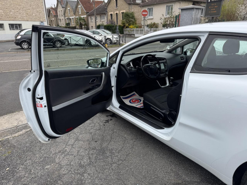 Photo 17 de l'offre de KIA CEE D PRO CEED 1.6 CRDI - 136 S&S GPS   CAMERA AR à 9490€ chez Triplo auto