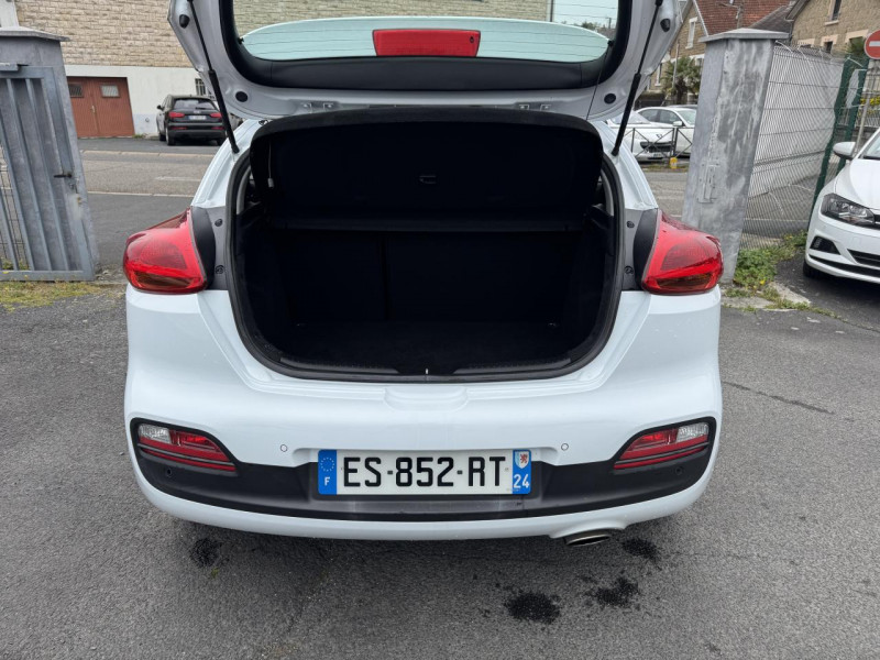 Photo 9 de l'offre de KIA CEE D PRO CEED 1.6 CRDI - 136 S&S GPS   CAMERA AR à 9490€ chez Triplo auto
