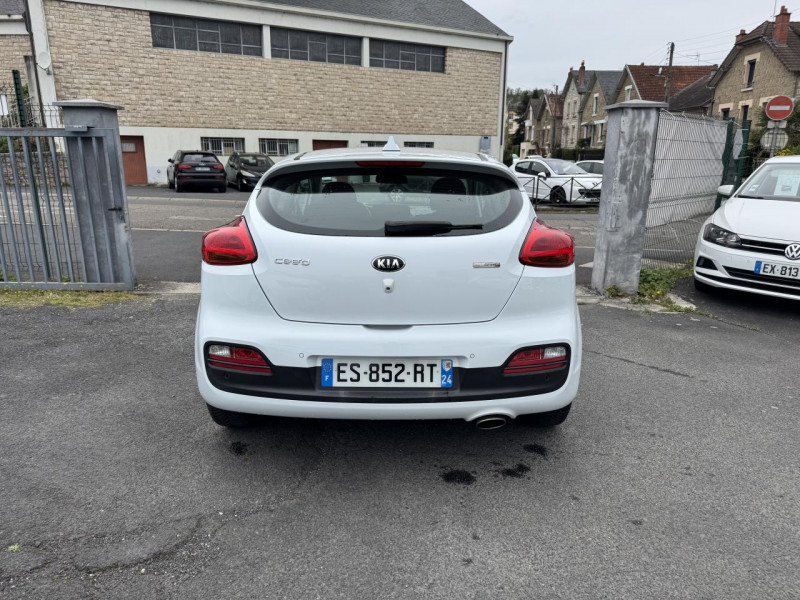 Photo 4 de l'offre de KIA CEE D PRO CEED 1.6 CRDI - 136 S&S GPS   CAMERA AR à 9490€ chez Triplo auto