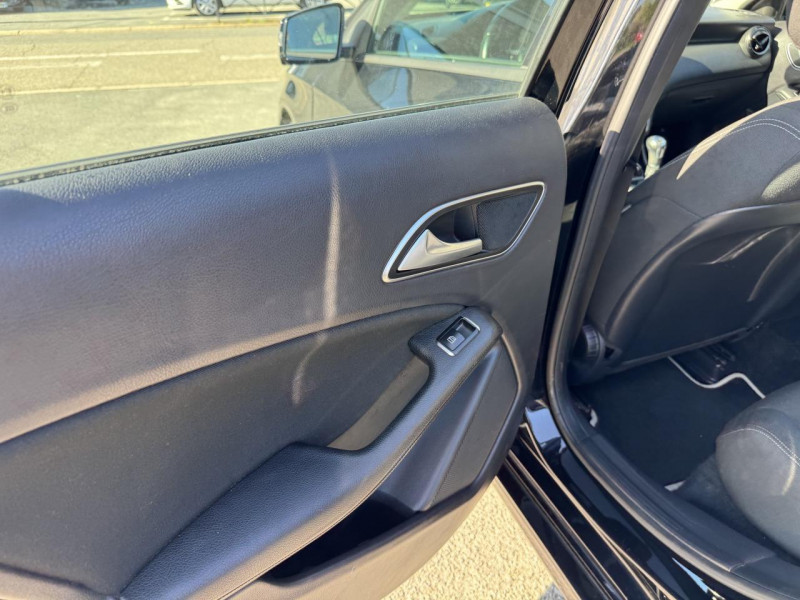 Photo 20 de l'offre de MERCEDES-BENZ CLASSE A 160 CDI FAP - BM 176 INTUITION   CLIM à 11490€ chez Triplo auto