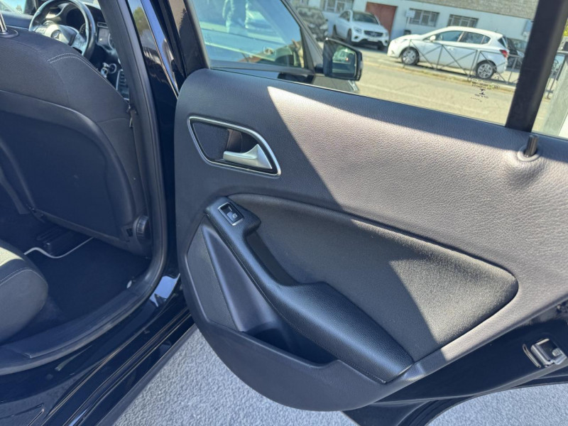Photo 13 de l'offre de MERCEDES-BENZ CLASSE A 160 CDI FAP - BM 176 INTUITION   CLIM à 11490€ chez Triplo auto