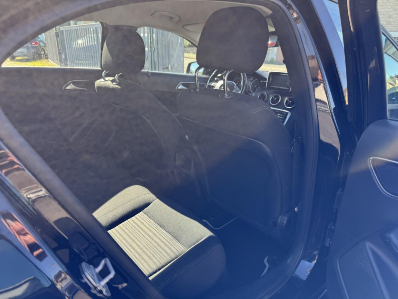 Photo 14 de l'offre de MERCEDES-BENZ CLASSE A 160 CDI FAP - BM 176 INTUITION   CLIM à 11490€ chez Triplo auto
