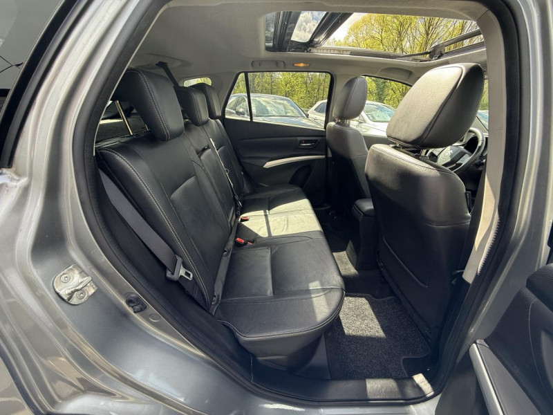 Photo 12 de l'offre de SUZUKI SX4 S-CROSS S-CROSS 1.4 BOOSTERJET ALLGRIP - BVA S-CROSS STYLE GPS   CAMERA AR   TOIT OUVRANT à 12990€ chez Triplo auto