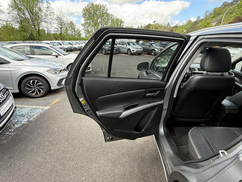 Photo 33 de l'offre de SUZUKI SX4 S-CROSS S-CROSS 1.4 BOOSTERJET ALLGRIP - BVA S-CROSS STYLE GPS   CAMERA AR   TOIT OUVRANT à 12990€ chez Triplo auto