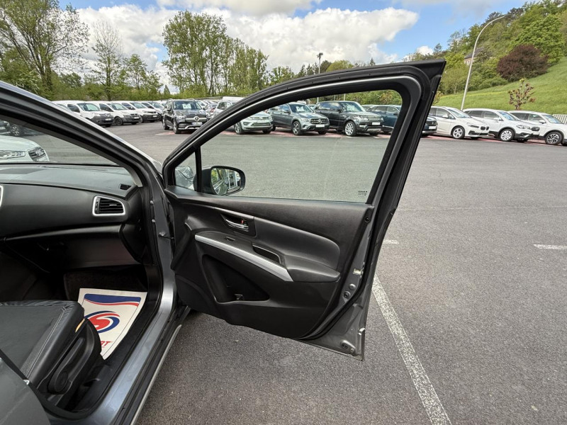 Photo 35 de l'offre de SUZUKI SX4 S-CROSS S-CROSS 1.4 BOOSTERJET ALLGRIP - BVA S-CROSS STYLE GPS   CAMERA AR   TOIT OUVRANT à 12990€ chez Triplo auto