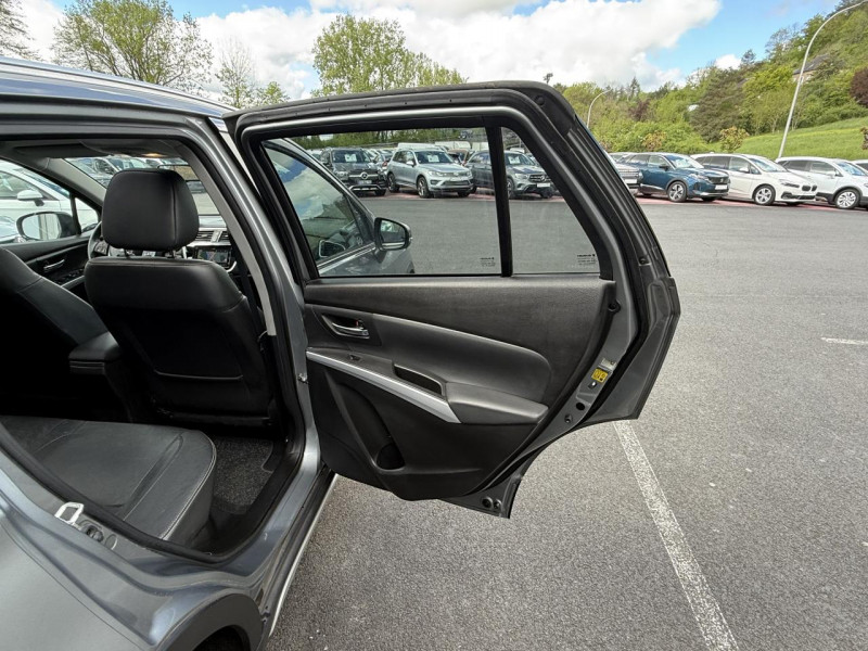 Photo 34 de l'offre de SUZUKI SX4 S-CROSS S-CROSS 1.4 BOOSTERJET ALLGRIP - BVA S-CROSS STYLE GPS   CAMERA AR   TOIT OUVRANT à 12990€ chez Triplo auto