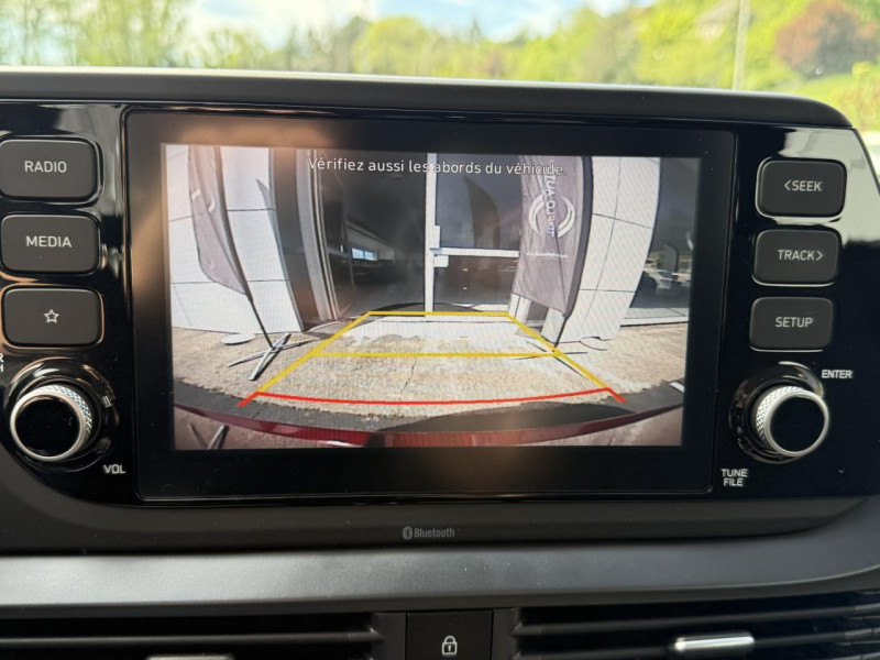 Photo 20 de l'offre de HYUNDAI I20  1.0 T-GDI HYBRID 48 V - 100 INTUITIVE CARPLAY   CAMERA AR   CLIM à 15990€ chez Triplo auto