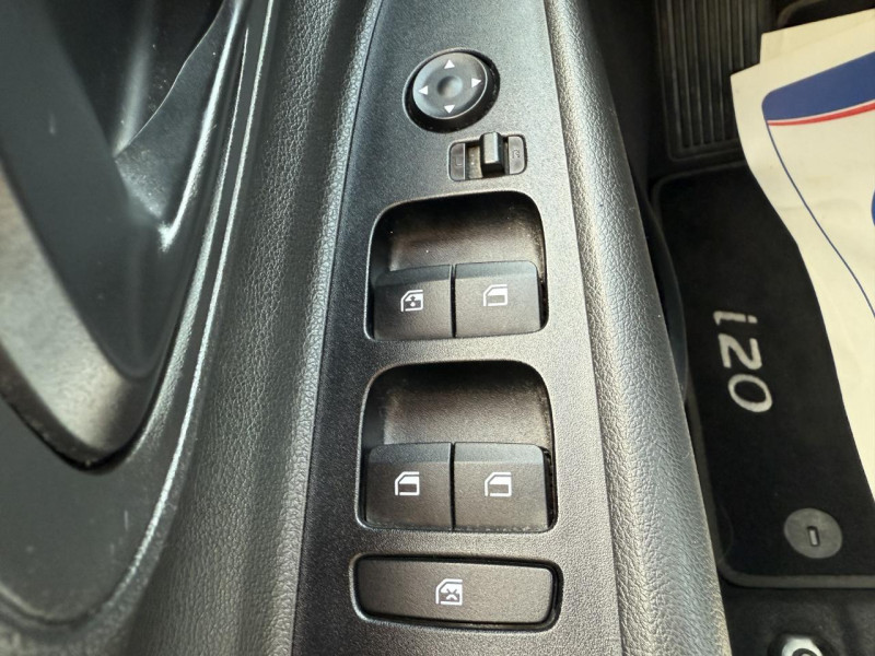 Photo 27 de l'offre de HYUNDAI I20  1.0 T-GDI HYBRID 48 V - 100 INTUITIVE CARPLAY   CAMERA AR   CLIM à 15990€ chez Triplo auto