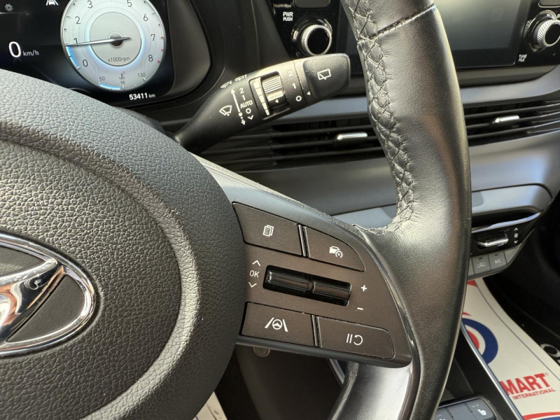 Photo 24 de l'offre de HYUNDAI I20  1.0 T-GDI HYBRID 48 V - 100 INTUITIVE CARPLAY   CAMERA AR   CLIM à 15990€ chez Triplo auto