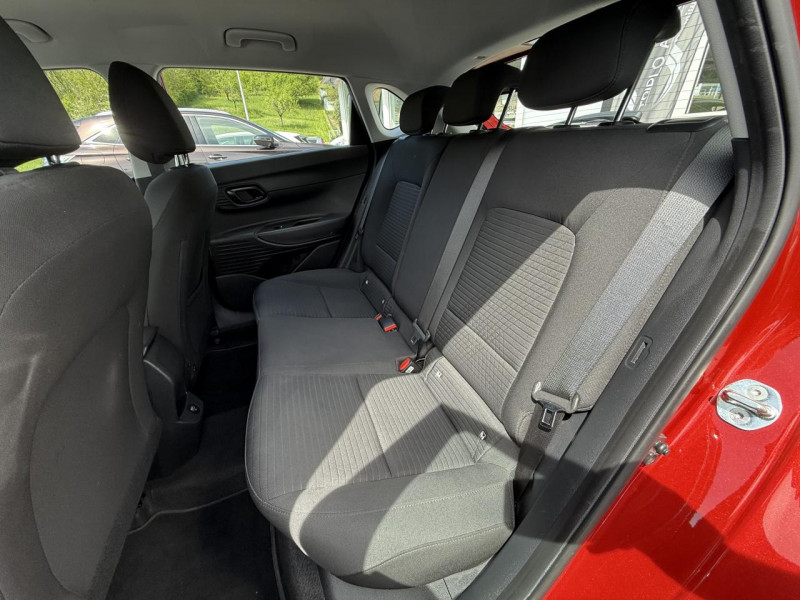Photo 11 de l'offre de HYUNDAI I20  1.0 T-GDI HYBRID 48 V - 100 INTUITIVE CARPLAY   CAMERA AR   CLIM à 15990€ chez Triplo auto
