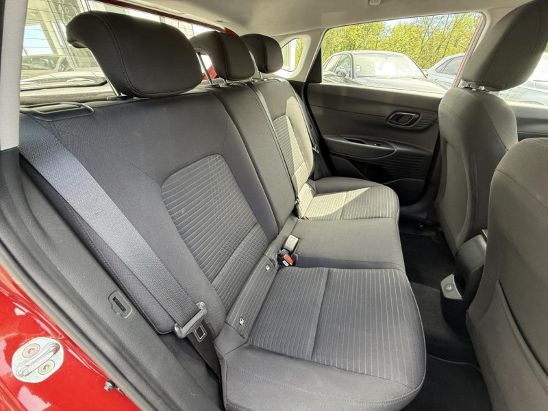 Photo 13 de l'offre de HYUNDAI I20  1.0 T-GDI HYBRID 48 V - 100 INTUITIVE CARPLAY   CAMERA AR   CLIM à 15990€ chez Triplo auto