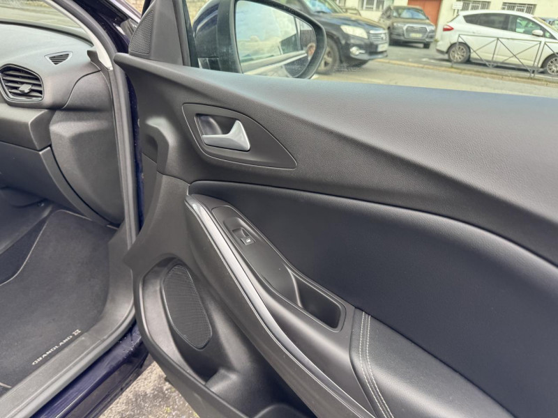 Photo 16 de l'offre de OPEL GRANDLAND X 1.2 TURBO - 130 S&S DESIGN LINE GPS   CAMERA AR à 14990€ chez Triplo auto