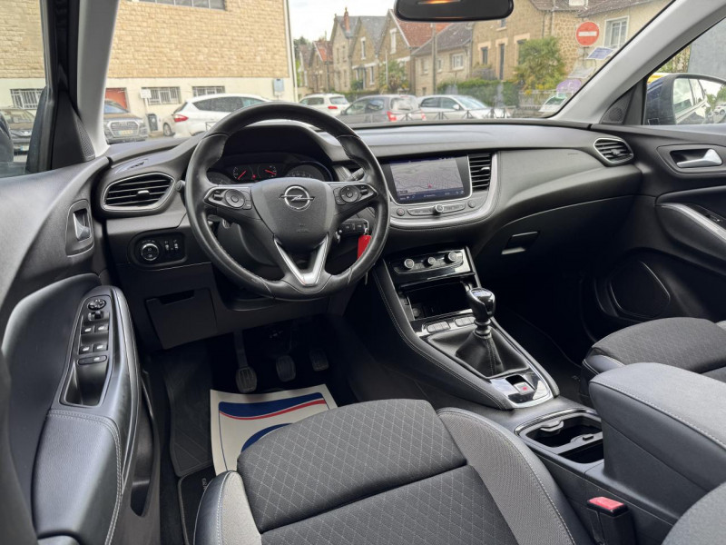 Photo 20 de l'offre de OPEL GRANDLAND X 1.2 TURBO - 130 S&S DESIGN LINE GPS   CAMERA AR à 14990€ chez Triplo auto