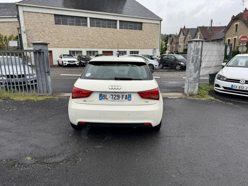Photo 4 de l'offre de AUDI A1 1.6 TDI DPF 105 - S&S AMBITION CLIM   RADAR AR à 7490€ chez Triplo auto
