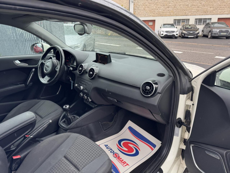 Photo 14 de l'offre de AUDI A1 1.6 TDI DPF 105 - S&S AMBITION CLIM   RADAR AR à 7490€ chez Triplo auto