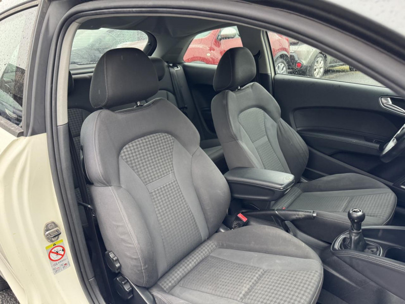 Photo 15 de l'offre de AUDI A1 1.6 TDI DPF 105 - S&S AMBITION CLIM   RADAR AR à 7490€ chez Triplo auto
