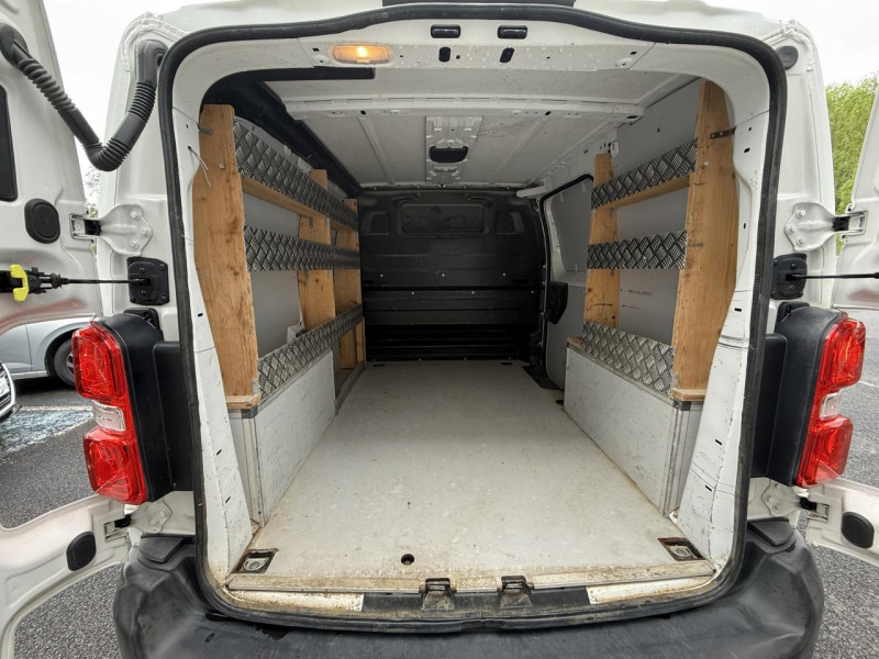Photo 11 de l'offre de CITROEN JUMPY XS 2.0 BLUEHDI - 180 BVA - TVA RECUPERABLE   GPS   CAMERA AR   ATTELAGE   CARPLAY à 23990€ chez Triplo auto