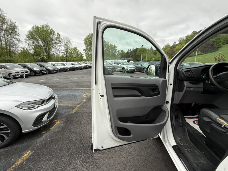 Photo 25 de l'offre de CITROEN JUMPY XS 2.0 BLUEHDI - 180 BVA - TVA RECUPERABLE   GPS   CAMERA AR   ATTELAGE   CARPLAY à 23990€ chez Triplo auto