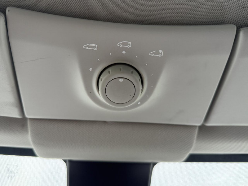 Photo 25 de l'offre de RENAULT ESPACE 1.6 ENERGY DCI - 160 BVA - INITIALE PARIS - ATTELAGE   GPS   TOIT OUVRANT   CAMERA AR à 18990€ chez Triplo auto
