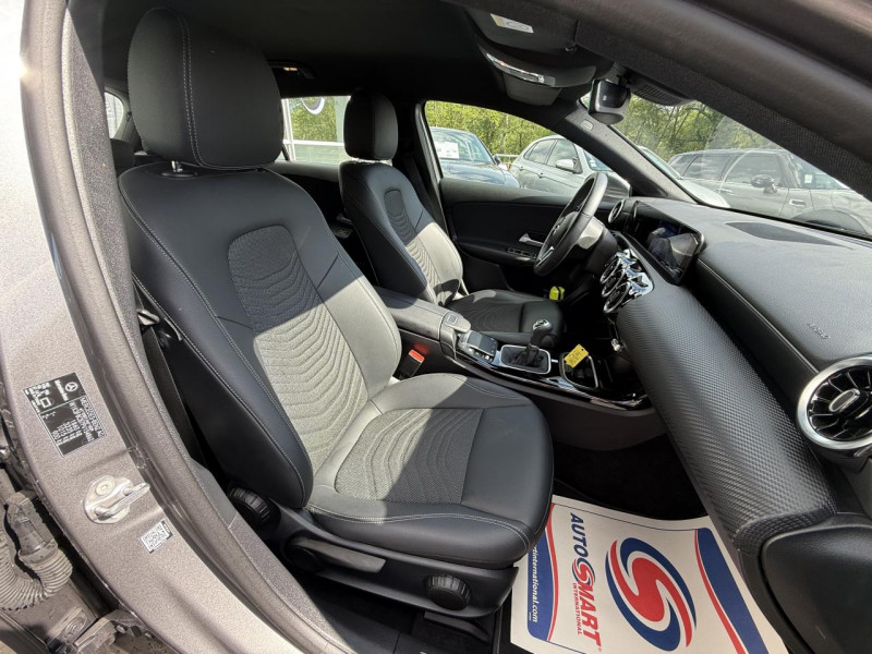 Photo 14 de l'offre de MERCEDES-BENZ CLASSE A A 160  BERLINE 5P - BM 177 BUSINESS LINE GPS   CAMERA AR   CARPLAY à 23990€ chez Triplo auto