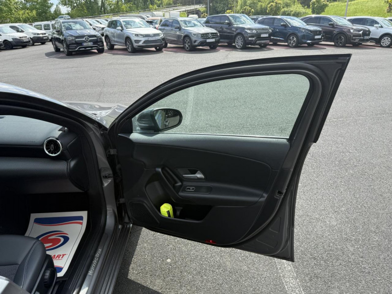 Photo 32 de l'offre de MERCEDES-BENZ CLASSE A A 160  BERLINE 5P - BM 177 BUSINESS LINE GPS   CAMERA AR   CARPLAY à 23990€ chez Triplo auto
