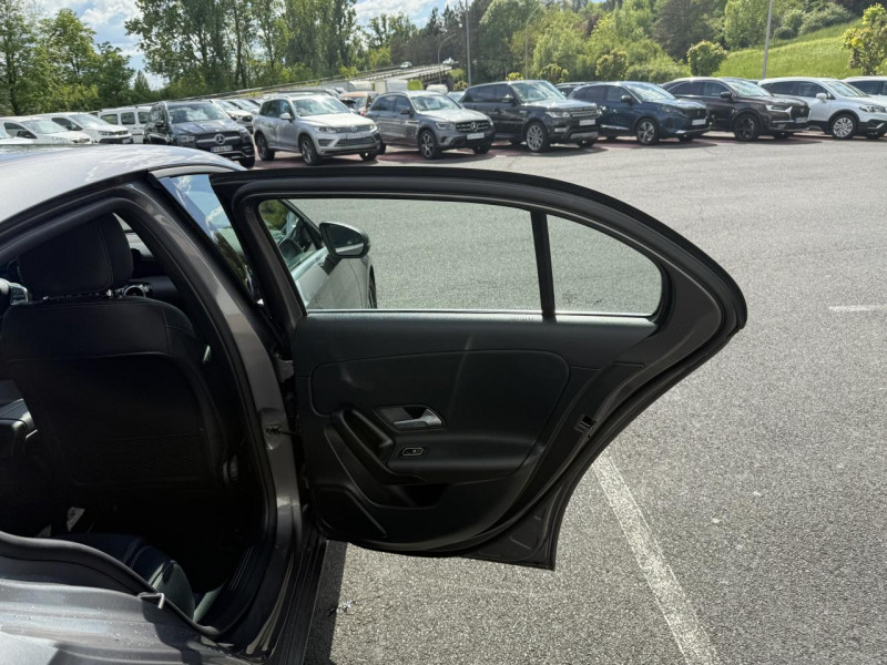Photo 31 de l'offre de MERCEDES-BENZ CLASSE A A 160  BERLINE 5P - BM 177 BUSINESS LINE GPS   CAMERA AR   CARPLAY à 23990€ chez Triplo auto