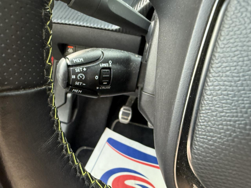 Photo 33 de l'offre de PEUGEOT 208  1.5 BLUEHDI S&S - 100  GT LINE GPS   CAMERA AR   CARPLAY à 17990€ chez Triplo auto