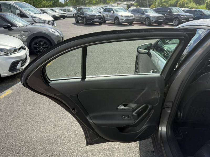 Photo 30 de l'offre de MERCEDES-BENZ CLASSE A A 160  BERLINE 5P - BM 177 BUSINESS LINE GPS   CAMERA AR   CARPLAY à 23990€ chez Triplo auto
