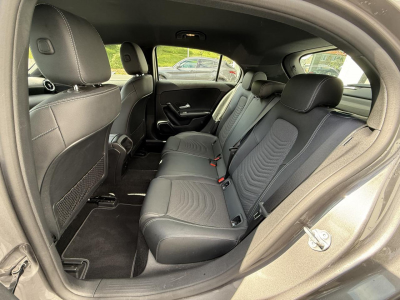 Photo 11 de l'offre de MERCEDES-BENZ CLASSE A A 160  BERLINE 5P - BM 177 BUSINESS LINE GPS   CAMERA AR   CARPLAY à 23990€ chez Triplo auto