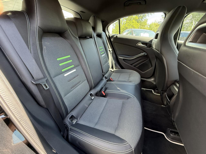 Photo 13 de l'offre de MERCEDES-BENZ CLASSE A A 180 - BV 7G-DCT - INSPIRATION - CAMERA AR   CLIM à 19490€ chez Triplo auto