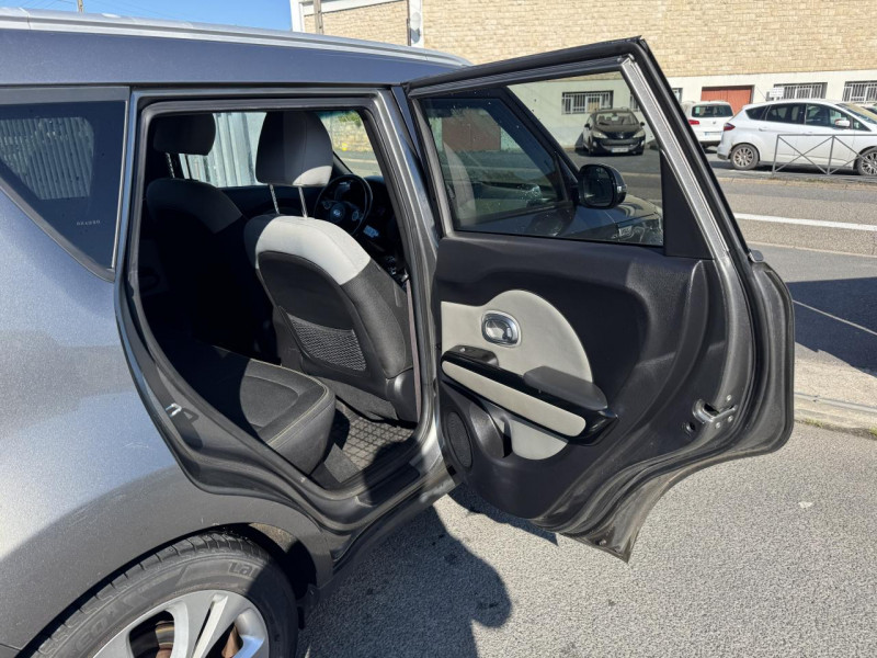 Photo 12 de l'offre de KIA SOUL 1.6 CRDI - 136 CLIM   ATTELAGE à 7990€ chez Triplo auto