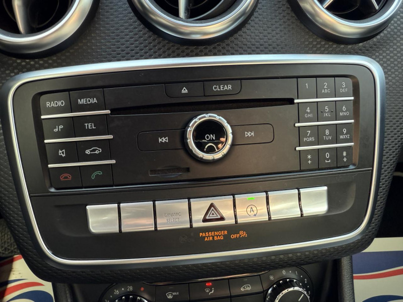 Photo 21 de l'offre de MERCEDES-BENZ CLASSE A A 180 - BV 7G-DCT - INSPIRATION - CAMERA AR   CLIM à 19490€ chez Triplo auto