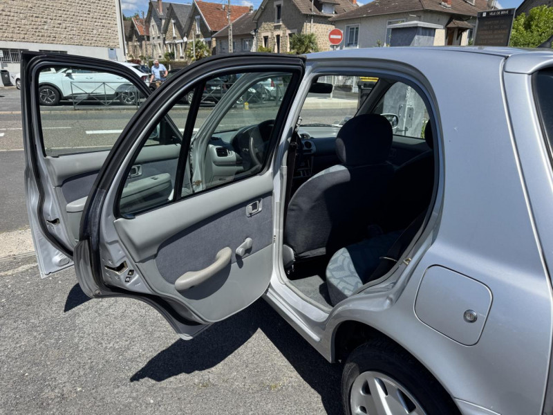 Photo 18 de l'offre de NISSAN MICRA 1.3I - 75 PLAZA   CLIM à 4990€ chez Triplo auto